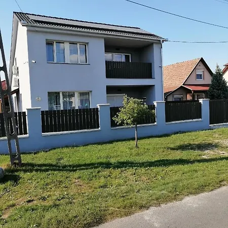 Harom Apartmanhaz Apartman *