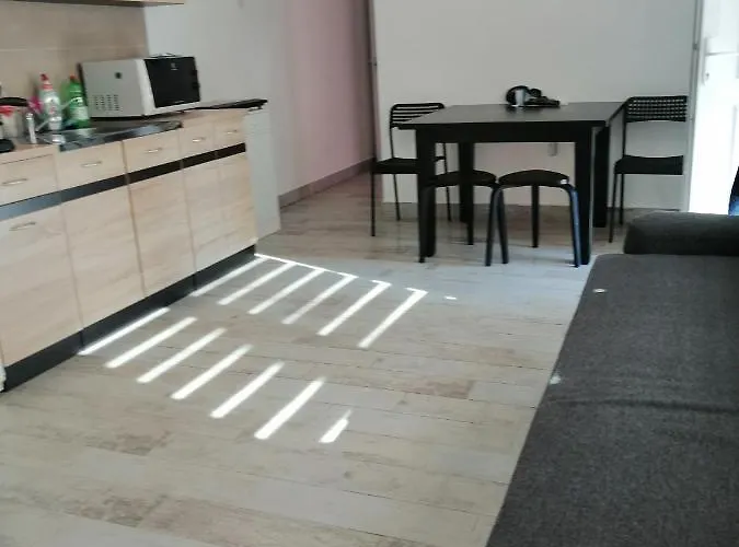 Harom Apartmanhaz شقة