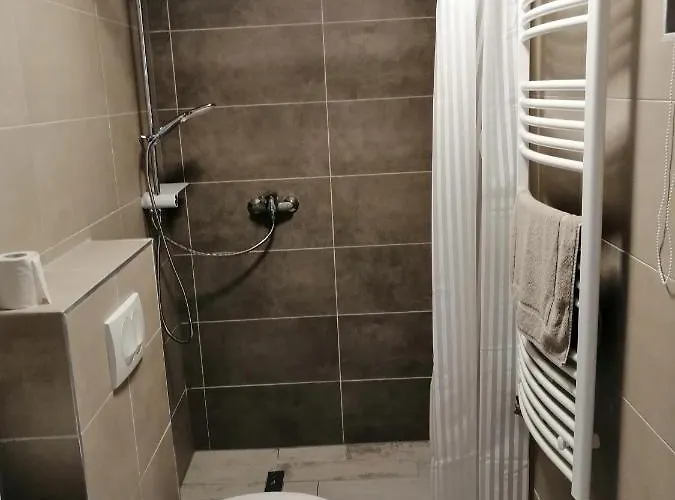 Harom Apartmanhaz شقة *