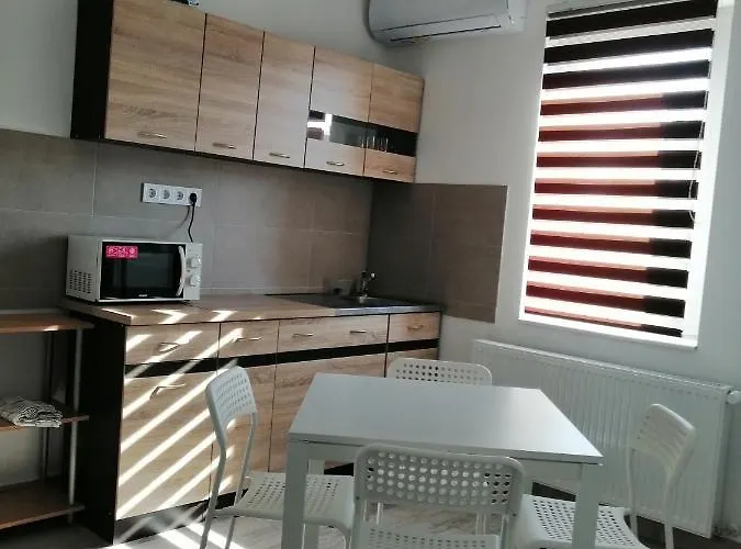 Harom Apartmanhaz بالاتوليلّي
